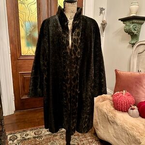 Chic Black Leopard Print Teddy Jacket